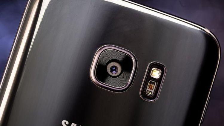 Galaxy S7 edgein siyah inci modeli satışta