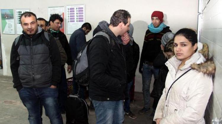 Yunanistan, kaçakları Türkiye’ye geri itme ile göndermeyi sürdürüyor