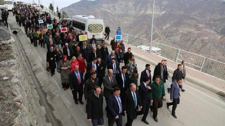 Dünya Sigarayı Bırakma Günü’nde bağımlılığa dikkat çekmek için yürüdüler