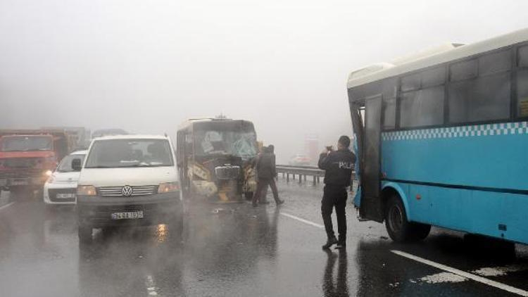 Dolmuş, özel halk otobüsüne arkadan çarptı: 7 yaralı