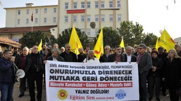 Eğitim Sen ihraçları protesto etti