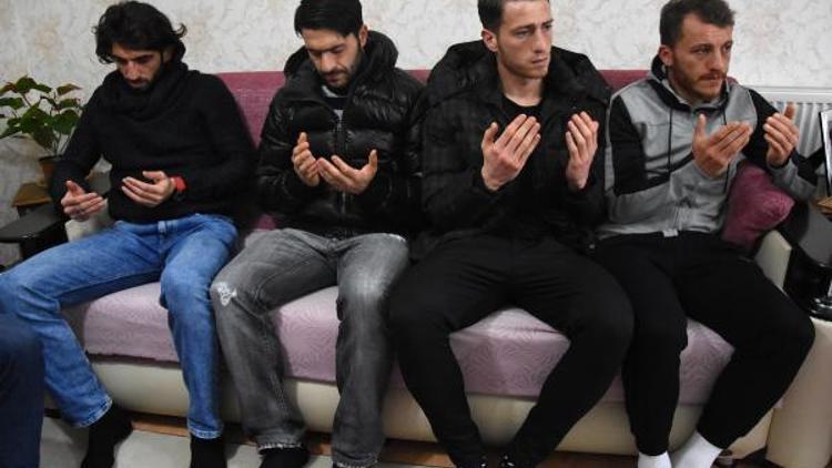 Sivassporlu futbolculardan şehit ailesine ziyaret