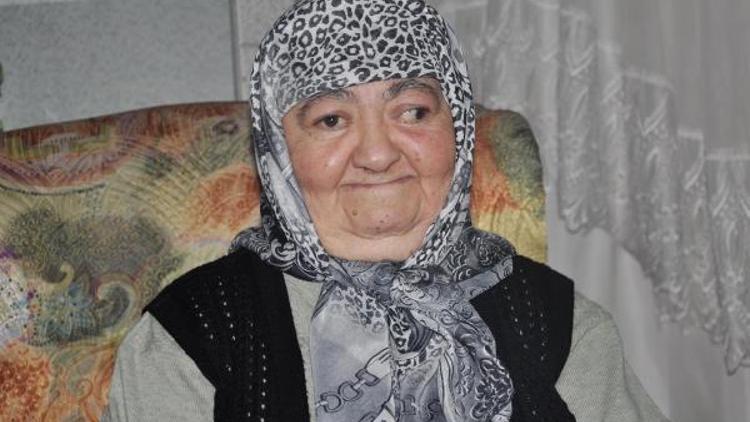 5 yaşında kör olan gözü 65 yıl sonra görmeye başladı