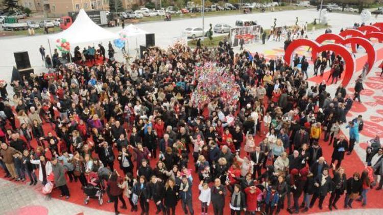 Hangimiz Sevmedik dizi oyuncuları Sevgiler Günü için Beylikdüzü’ne gelecek