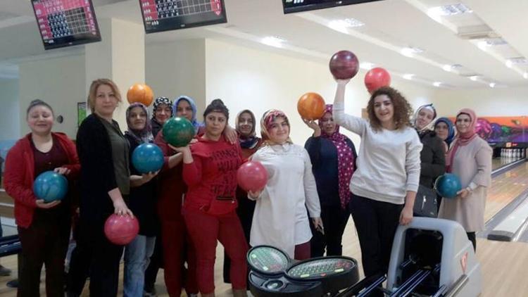 Kadınlar bowlingte