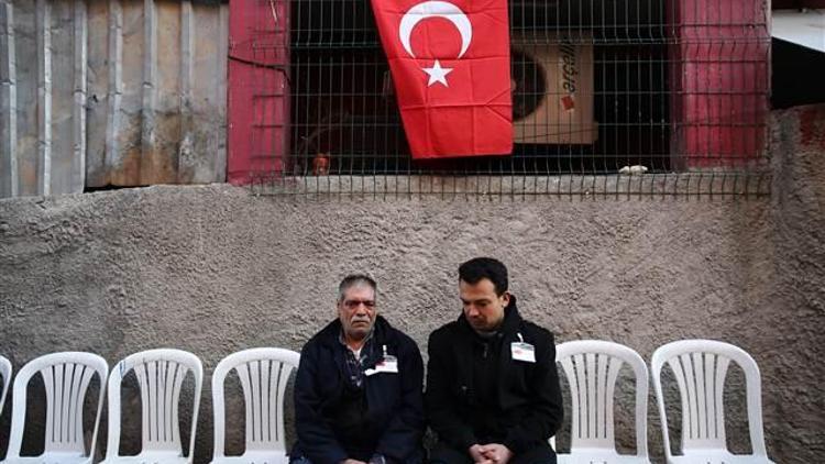 Olmayan çocuğu için oyuncak alıyordu