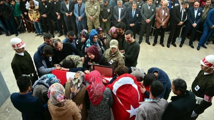 Rus bombardımanında şehit olan onbaşı Ben şehit olacağın diye El Baba gitmiş (2)