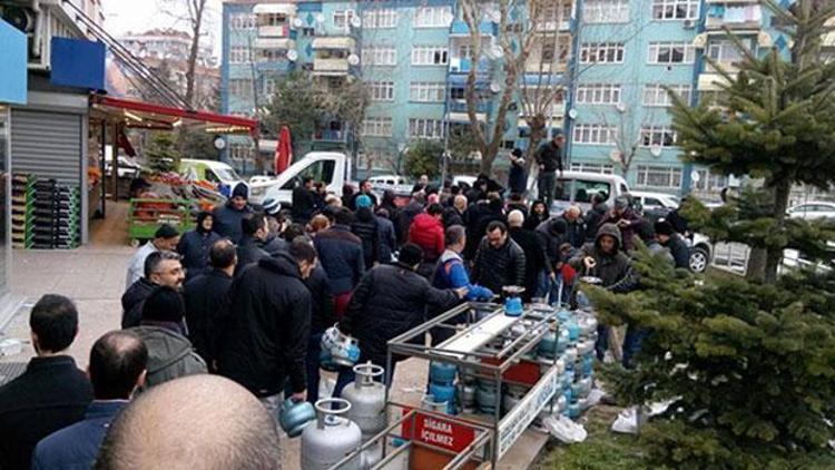 17 saattir doğalgaz verilemeyen Samsun’da uzun tüp kuyrukları