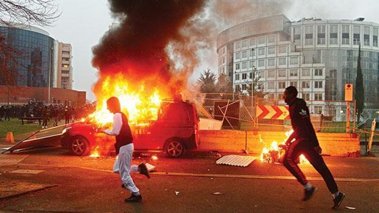Paris’te polis şiddetine isyan