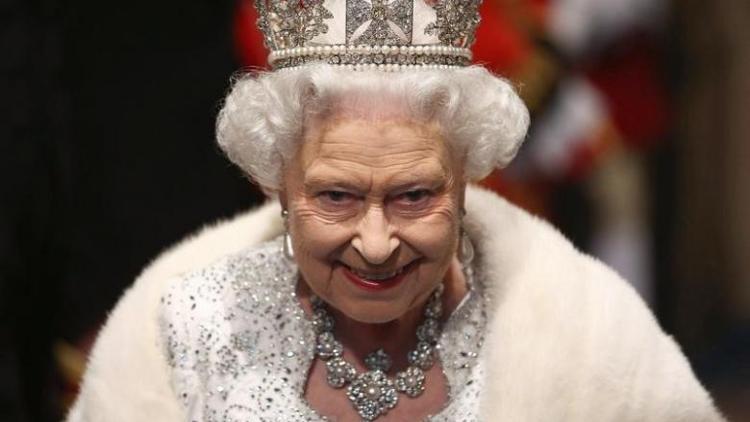 Kraliçesi II. Elizabeth Twitter yöneticisi arıyor