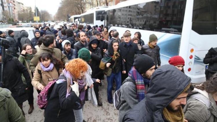 Kocaeli Üniversitesinde açıklama yapmak isteyen öğrencilere polis müdahalesi: 10 gözaltı