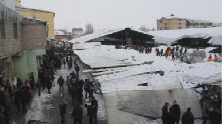 Ağrıda sebze pazarının çatısı kardan çöktü-/ fotoğraflar