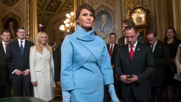 Melania Trump başlattı: Bebek mavisi nasıl kombinlenir