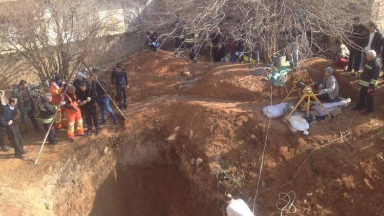Mardin Kızıltepede göçük meydana gelen kuyuda 1 kişiyi kurtarma çalışması