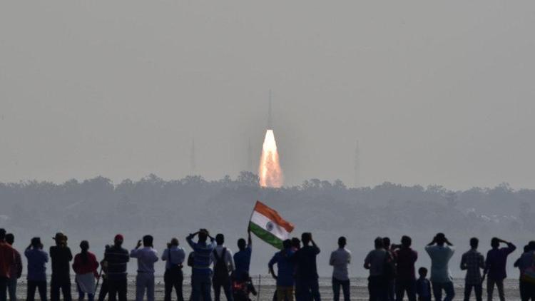 Hindistan tek seferde uzaya 104 uydu yolladı