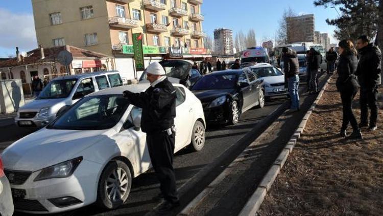 Kayseride zincirleme trafik kazası: 2 yaralı