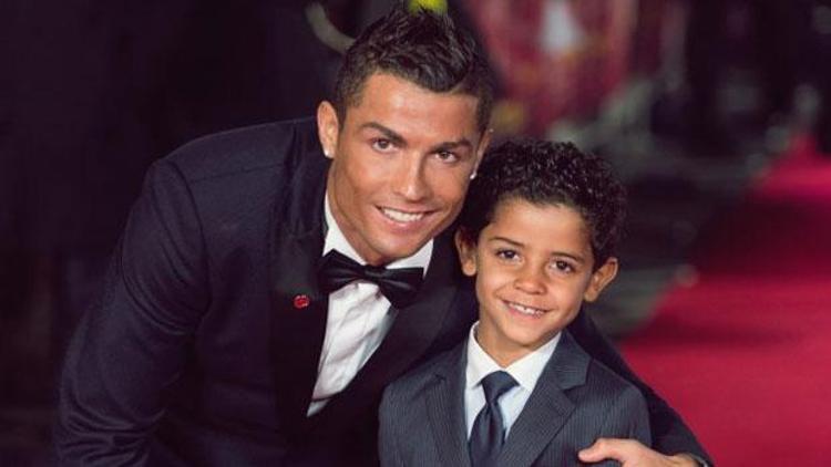Cristiano Ronaldo, oğlu için sokakta vampir kılığında dolaştı