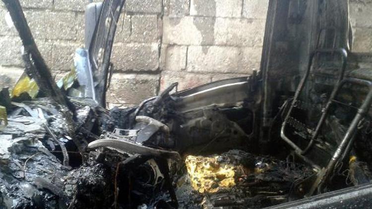PKKlılar arızayı giden DEDAŞ aracını yaktı