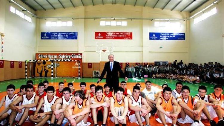 İBBnin okul spor salonlarında şampiyonlar yetişiyor