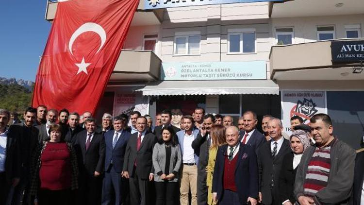 Bakan Bozdağ: Cezaevlerinin dış güvenliğini jandarma sağlayacak (2)