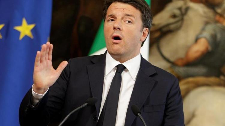 İtalya’da Renzi partisinin liderliğinden ayrıldı