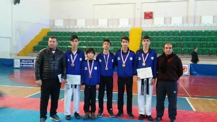 Vanlı taekwondocular Malatyadan 5 madalya ile döndüler