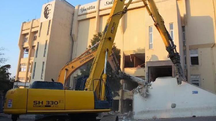 Tekirdağ Büyükşehir Belediyesi’nin eski binası yıkılıyor