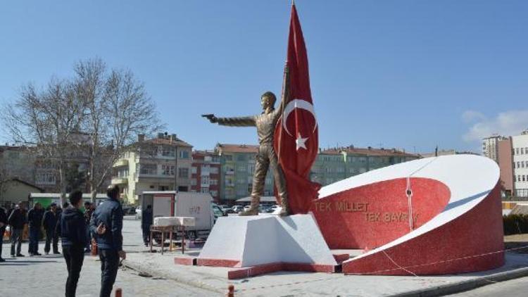 Şehit Astsubay Ömer Halisdemir’in heykeli dikildi