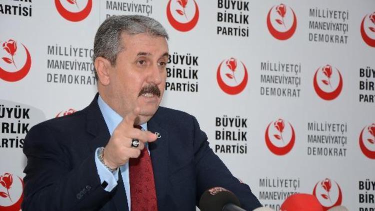 BBP Genel Başkanı Mustafa Destici, “Yapılan bozkurt işaretini yorumlamayı doğru bulmuyorum, magazinciler yorumlasın”