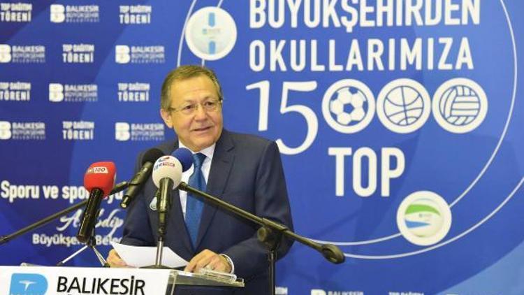 Balıkesir Büyükşehirden okullara 15 bin top