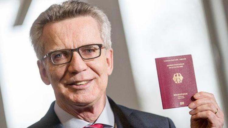 Maiziere yeni pasaportları tanıttı