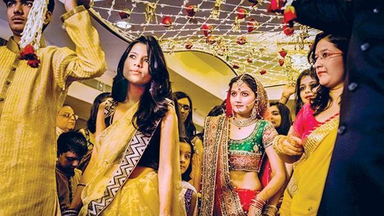 Hindistan’da israf önlemi: Düğüne en çok 500 nişana 100 davetli