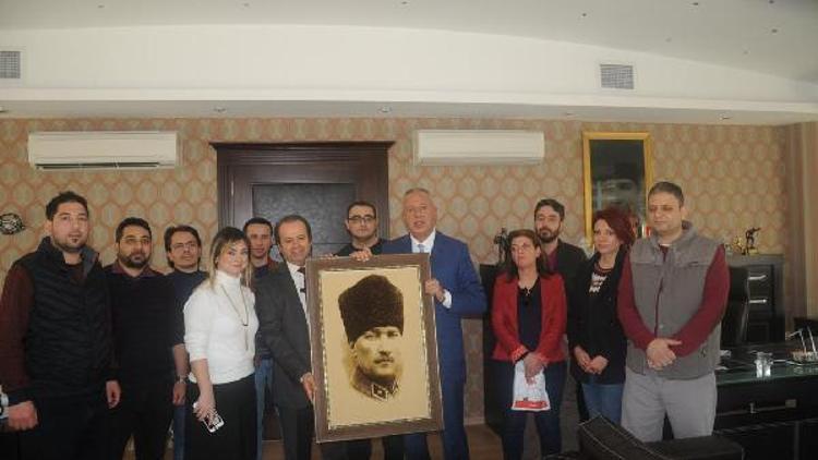 Başhekime Atatürk portresi