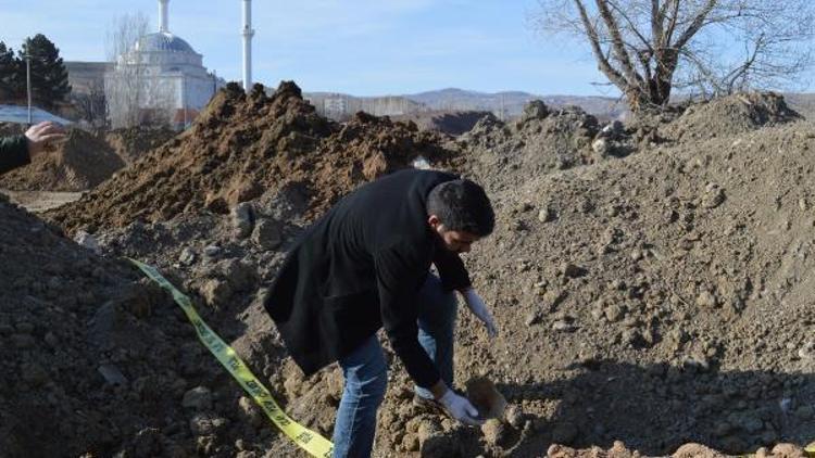 Çubukta park alanına dökülen topraktan insan kemikleri çıktı