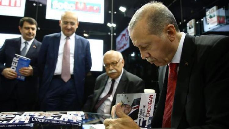 Fotoğraflar //Erdoğan, kitap fuarını gezdi
