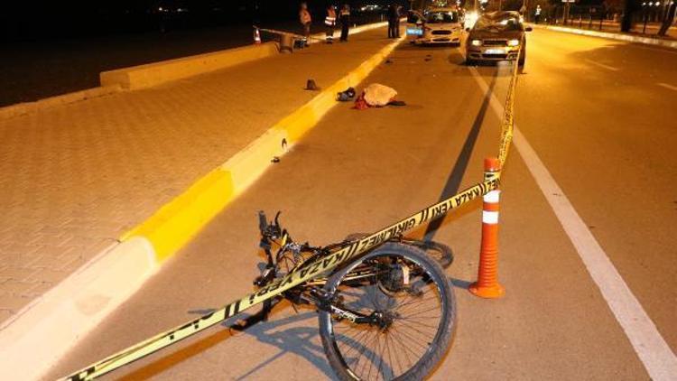 Kazada, bisikletli kaputun üstünde 61 metre sürüklendi