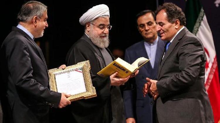 Prof. Dr. Yıldırımın Şahname çevirisi İranda yılın kitabı seçildi
