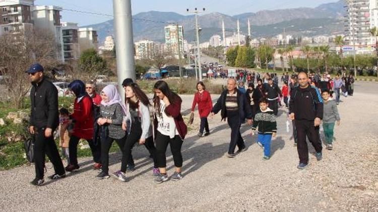 Önce doğa yürüyüşü, sonra domates yeme yarışması