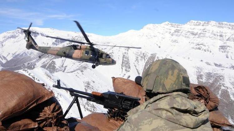 Komandolar Irak sınırındaki dağları teröristlerden temizledi