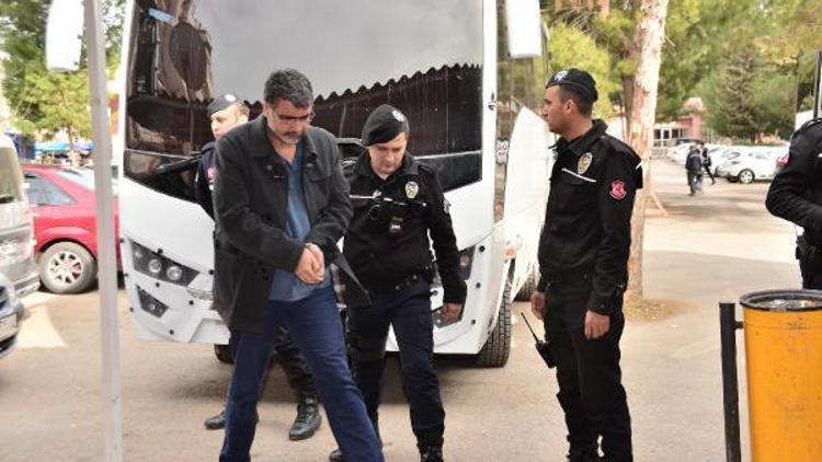 Adanada FETÖ şüphelisi 27 polis adliyede