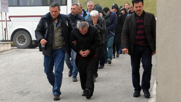 Sakaryada FETÖ soruşturmasında 2si müftü 20 kişi adliyeye sevk edildi