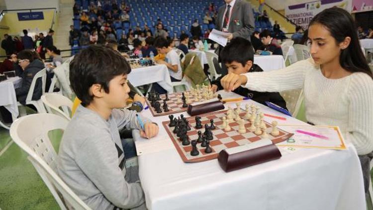 Gaziemirde satranç turnuvası