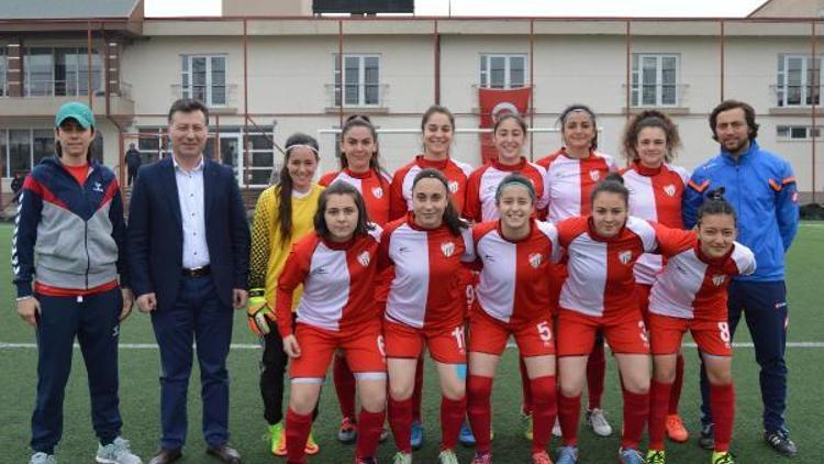 Gölbaşı Belediyesporlu kadın futbolcular 3 puanla döndü