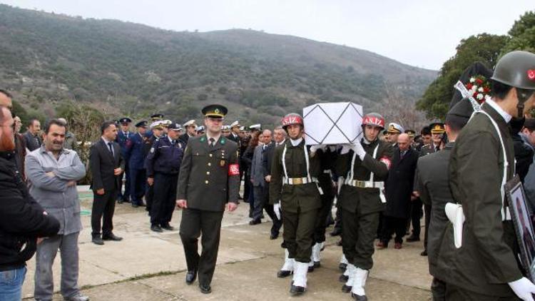 Rum asıllı Kore gazisi askeri törenle toprağa verildi