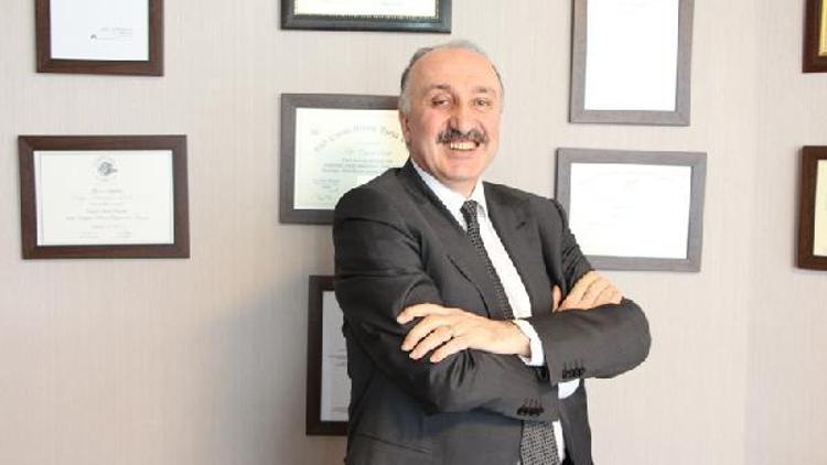 Prof. Dr. Turgut İpek: Su içmek kalınbağırsağı yıkar