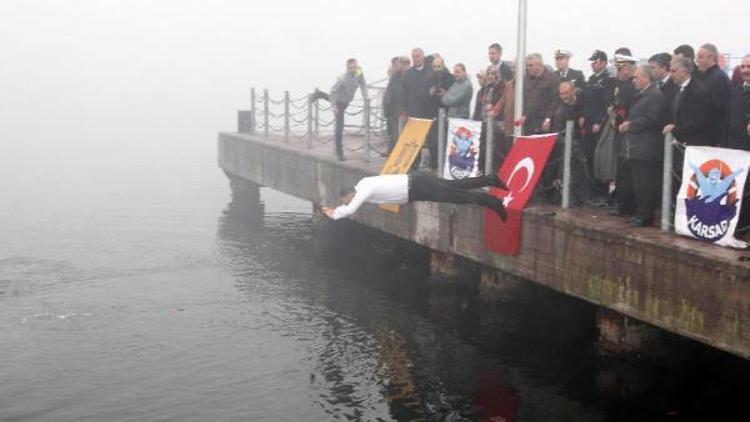 Kadın dalgıç fenalaşınca, başkan denize atlayıp kurtardı - fotoğraflar