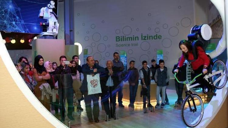 Yozgat ve Sivaslı öğrenciler, Bilim Merkezinde