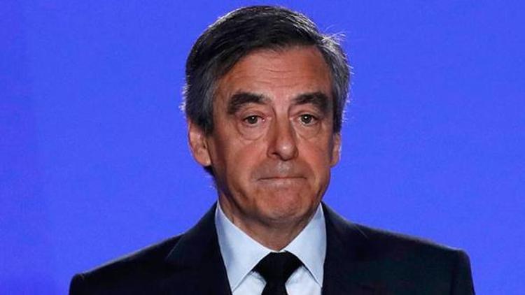 Fransanın Cumhurbaşkanı adayı Fillon çekilmeyeceğini açıkladı