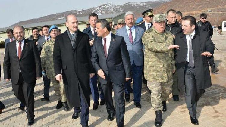 İçişleri Bakanı Soylu, Tuncelide esnaf ziyareti yaptı - ek fotoğraf)