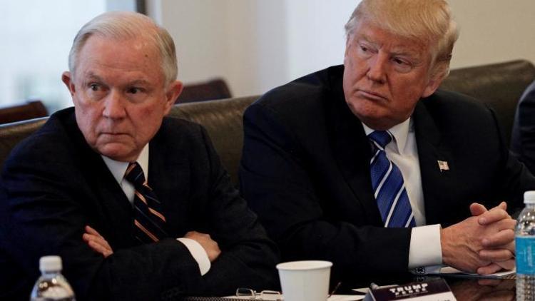 Trump yönetiminde bir skandal daha Meğer Sessions da görüşmüş